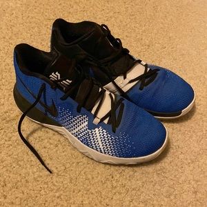 Mens Kyrie Irving Basketball Shoes Size 9